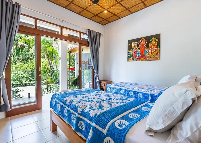 Villa Indah - 3 Bedrooms, 3 Bathrooms *