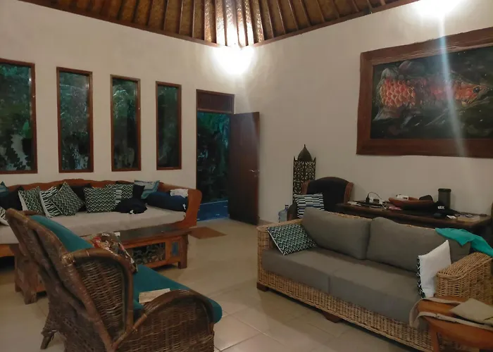 Villa Indah - 3 Bedrooms, 3 Bathrooms *